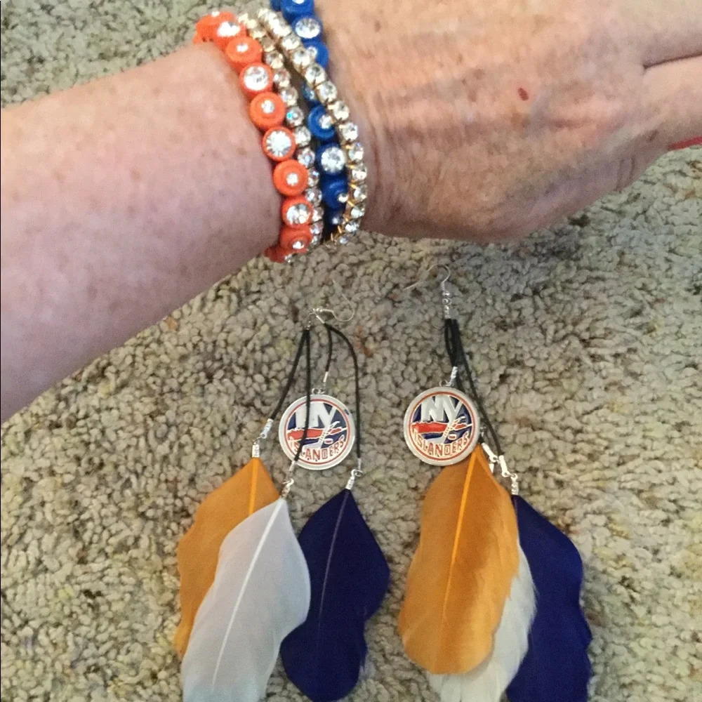 NWOT N.Y. Islanders Hockey Vintage Feather Earrings Bracelet Set Y2K Sports Gift